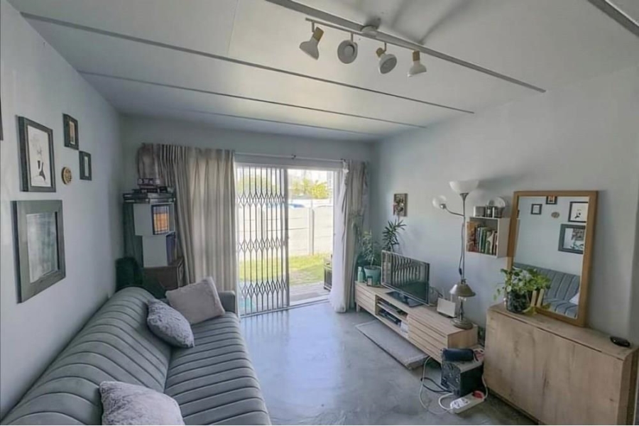 1 Bedroom Property for Sale in Table View Western Cape